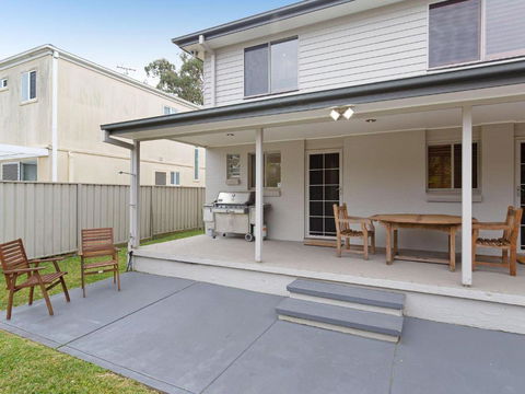 Beauty & The Beach 88 Foreshore Drive Large Home With WIFI & Water Views - Darwin Holiday 2