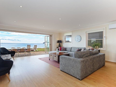 Filoli 91 Foreshore Drive Huge Waterfront Home - Darwin Holiday 3