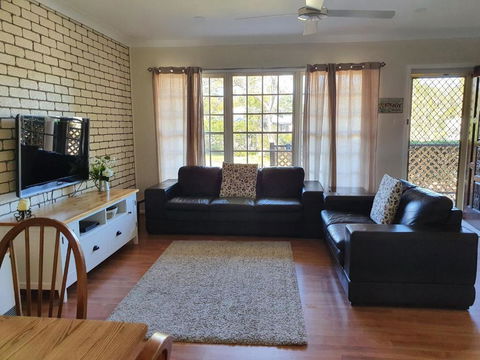 Cuddles Cottage 4 Christmas Bush Avenue Pet Friendly Holiday House Near Dutchies - Darwin Holiday 3