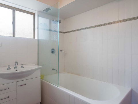 12 The Helm 22 Voyager Close Unit In Little Beach With Direct Access To Shoal Bay Beach! - Darwin Holiday 5