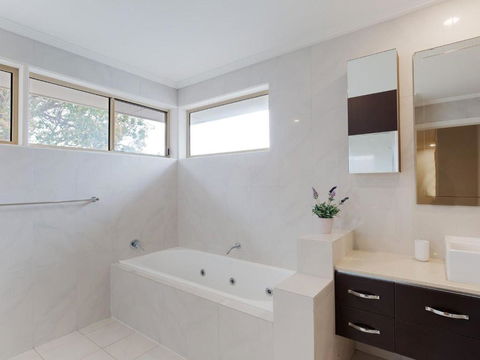 25 Christmas Bush Avenue Aircon Pet Friendly Small Boat Parking & WIFI - Darwin Holiday 5