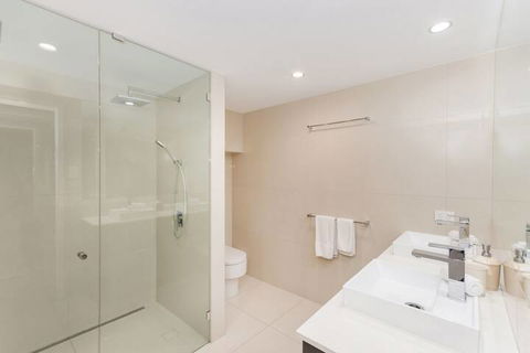 Luxury PoolSide Apartment In Beachfront - Darwin Holiday 7