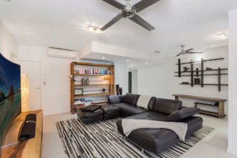 Luxury PoolSide Apartment In Beachfront - Darwin Holiday 0