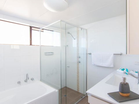 Villa Capri 3 Just A Hop Skip & Jump To Bowling Club - Darwin Holiday 4