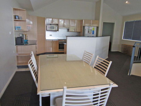 27b Christmas Bush Avenue Duplex In Nelson Bay Walking Distance To Dutchies Beach - Darwin Holiday 3