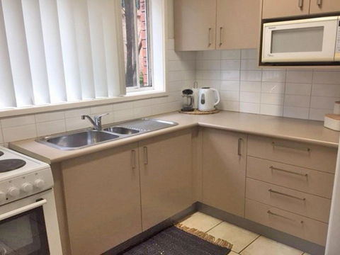 2 / 10 Catalina Close Walk To Shoal Bay Beach - Darwin Holiday 3