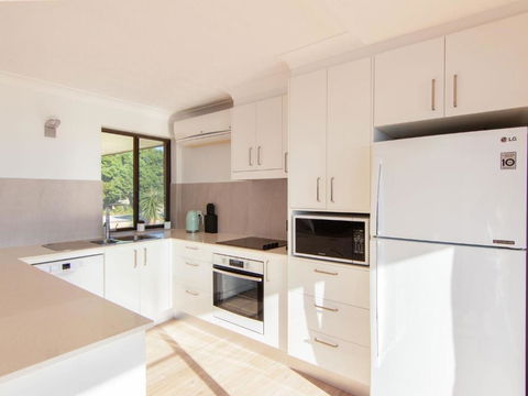 Island View 4 Opposite Wallis Lake! - Darwin Holiday 6