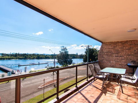 Island View 4 Opposite Wallis Lake! - Darwin Holiday 3