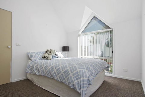 Golfers Getaway Mollymook Augusta Place 14 / 13 15 - Darwin Holiday 6