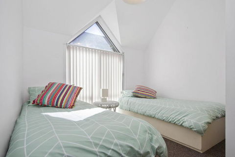 Golfers Getaway Mollymook Augusta Place 14 / 13 15 - Darwin Holiday 2