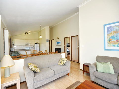 Pet Friendly On Pelican Close To Myall River - Darwin Holiday 6