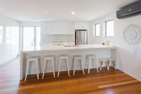 Thurlow Beach House With Pool Stroll To CBD & Dutchies Beach - Darwin Holiday 6