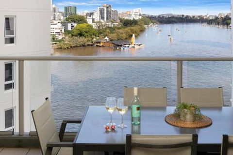 Amazing River View 3 Bedroom Apartment Brisbane CBD Netflix Fast Wifi Carpark - Darwin Holiday 3