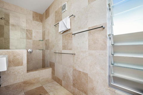 Contemporary & Central Sunshine Beach - Darwin Holiday 5