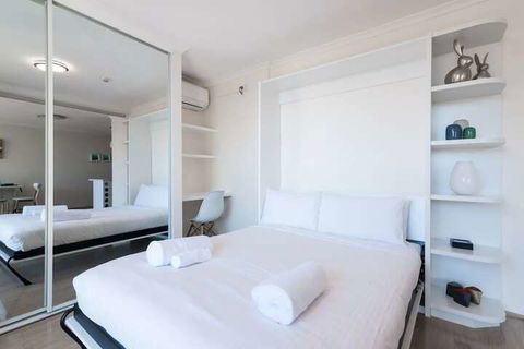 New Modern Apartment In Central Location - Darwin Holiday 2