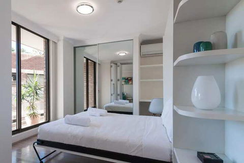 New Modern Apartment In Central Location - Darwin Holiday 1