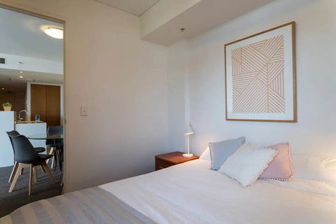 Modern Harbourside Apartment With A View - Darwin Holiday 4