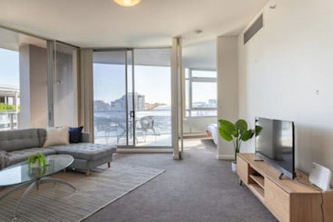 Modern Harbourside Apartment With A View - Darwin Holiday 0