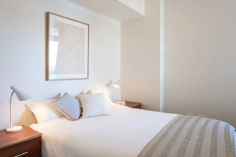 Modern Harbourside Apartment With A View - Darwin Holiday 6
