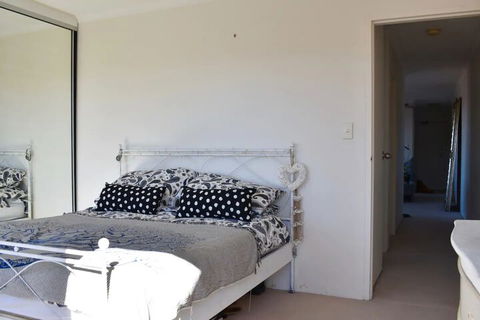 Bright & Airy TOP Floor Apartment With FAB Views - Darwin Holiday 3
