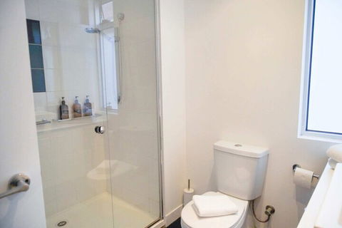 Trendy Modern 2BD Apartment Close To Beach & City - Darwin Holiday 5