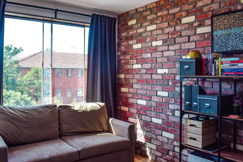 Stylish Modern 1 Bedroom Apartment In Marrickville - Darwin Holiday 2