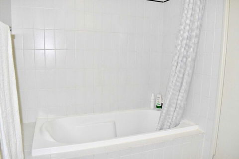 Convenient City Aprt For 2 W / Pool Gym Tennis Court - Darwin Holiday 6