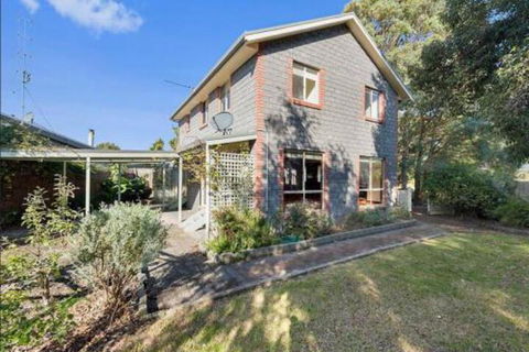 GUMS & ROSES Family Home In The Heart Of Town. - Darwin Holiday 6