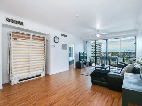 Modern 2 Bedroom River View Apartment In Docklands - Darwin Holiday 5