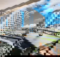 Modern 2 Bedroom River View Apartment in Docklands - Darwin Holiday