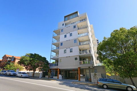 Stunning Two-storey Apartment In Perth's CBD - Darwin Holiday 1