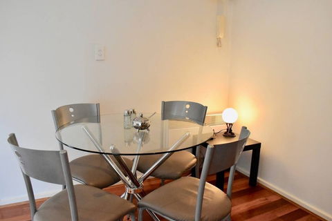 Cosy 1 Bedroom Apartment In Trendy Northcote - Darwin Holiday 6