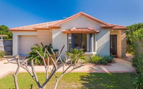 Oceania Cottage LJHooker Yamba - Darwin Holiday 2