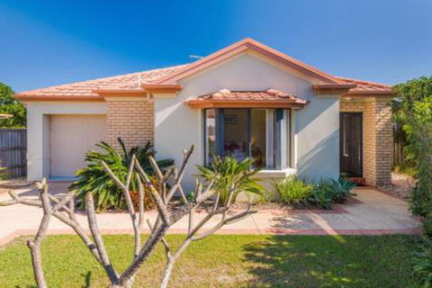 Oceania Cottage LJHooker Yamba - Darwin Holiday 0