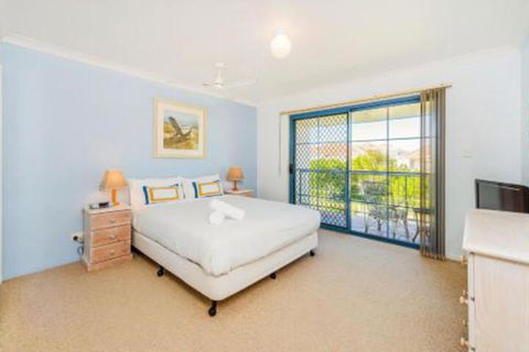 Beachside 1 LJHooker Yamba - Darwin Holiday 5