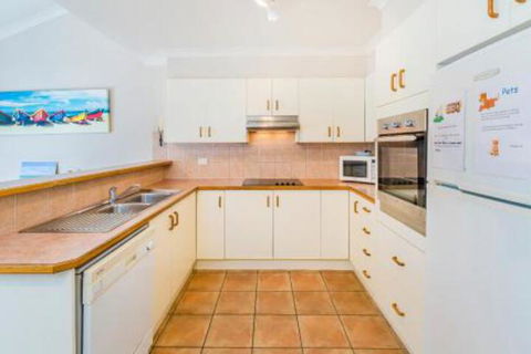 Beachside 1 LJHooker Yamba - Darwin Holiday 4