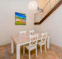 Beachside 1 LJHooker Yamba - Darwin Holiday