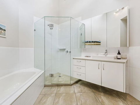 BIRDSONG MORNINGTON - Darwin Holiday 3