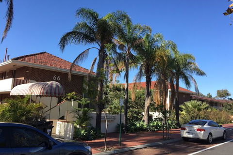 B6 Cafes & Restaurants Close To UWA - Darwin Holiday 5