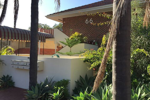 B6 Cafes & Restaurants Close To UWA - Darwin Holiday 4
