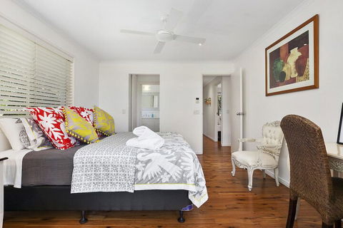 Stunning Sunshine Beach House In Prime Location 31 Ferguson Street - Darwin Holiday 5