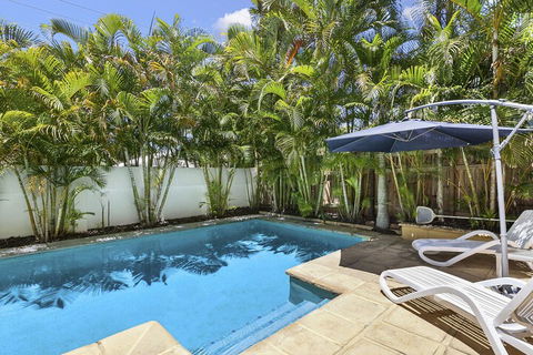 Stunning Sunshine Beach House In Prime Location 31 Ferguson Street - Darwin Holiday 1