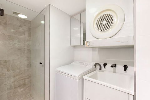 Sydney CBD Studio Apartment 1704 KNT - Darwin Holiday 6