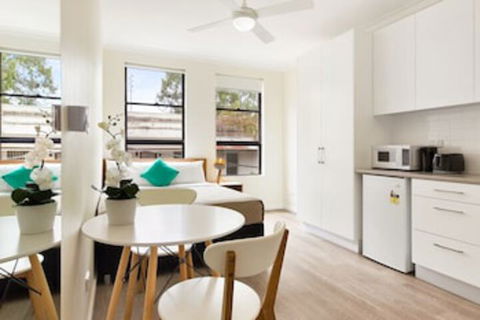 Douglas Street Studios - Darwin Holiday 0