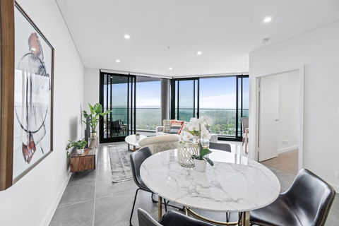 HomeHotel Ultra Luxury 2 Bedroom Next To Mall & Train - Darwin Holiday 1