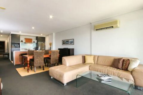 Large 3 Bedroom Apartment With River Views Near The Stadium - Darwin Holiday 0