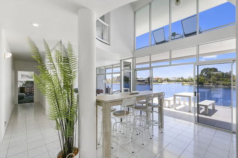 Havana Blue - Large 4 Bedroom Home - Darwin Holiday 5
