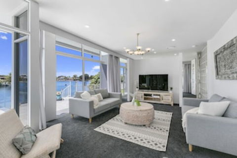 Havana Blue - Large 4 Bedroom Home - Darwin Holiday 0