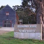 Herons Rise Vineyard Accommodation - Darwin Holiday 0