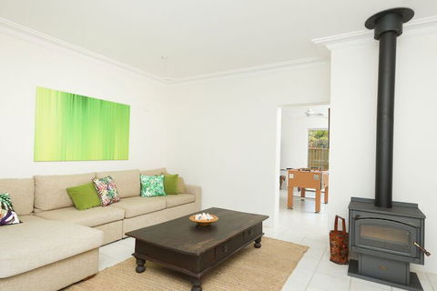 The Beach House At One Mile 6 Burrawong - Darwin Holiday 4